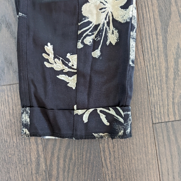 Green Cargo Printed Satin Pants - Picture 4 of 12